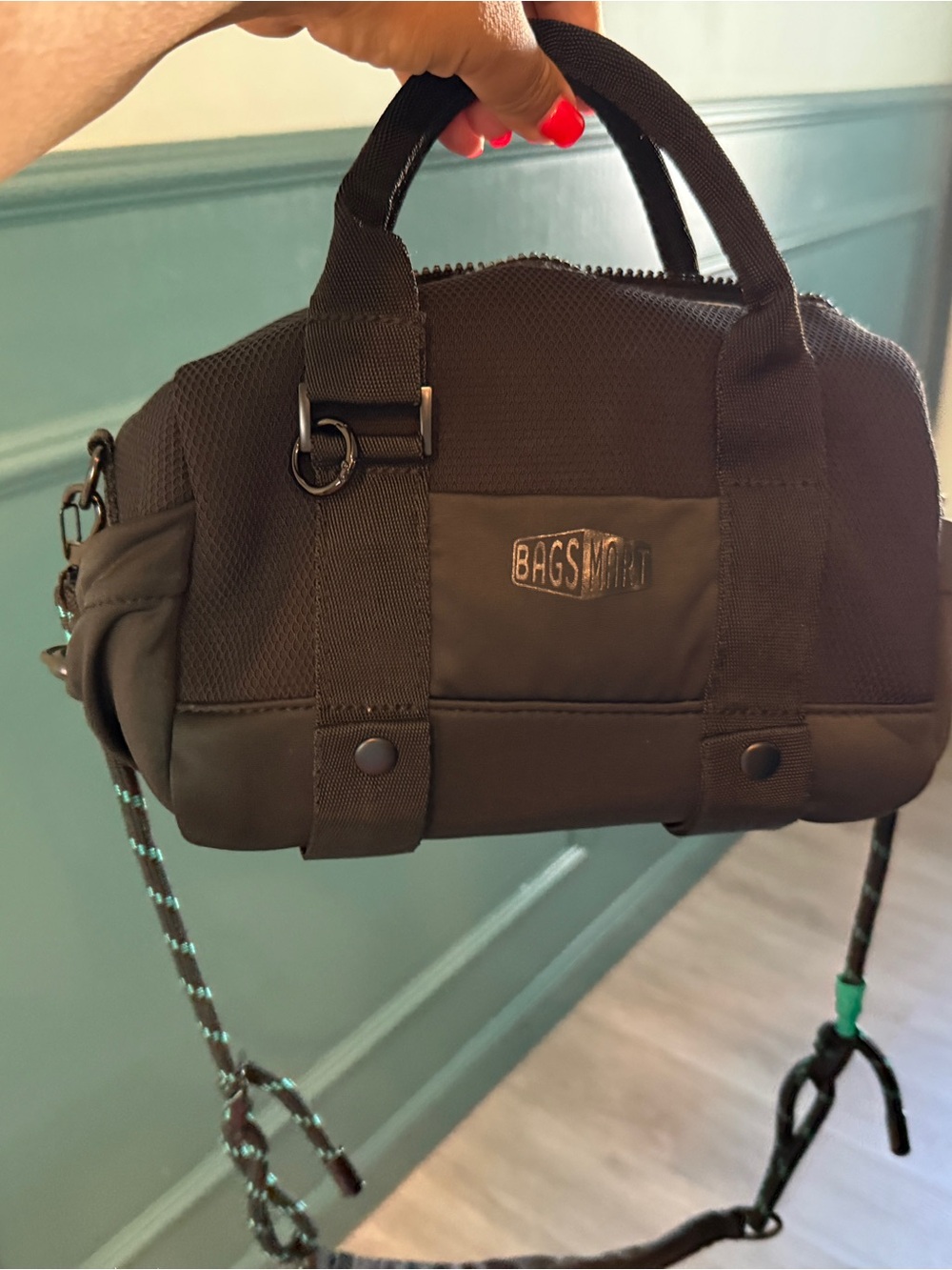 BAGSMART REIKI 5.5L Mini Duffle Gym Bag Black Crossbody